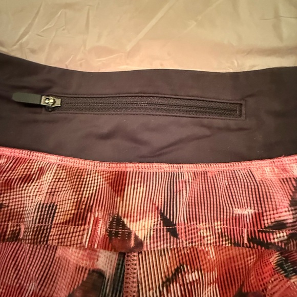 Lululemon Speed Up Low Rise Shorts 2.5” Inseam Pink/Black Size 6/Small MSRP $68 - Picture 6 of 13